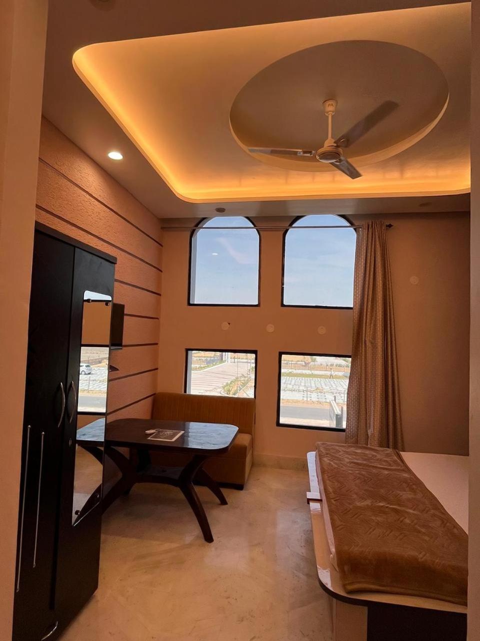 Hotel Ap Suratgarh Екстериор снимка